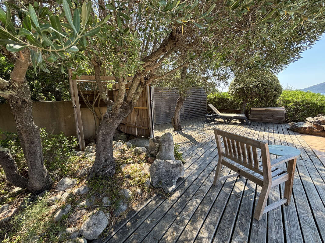 Villa de 176m2  sur 2 niveaux avec piscine et vue panoramique sur la mer et le golfe de Porto Vecchio - photo 25
