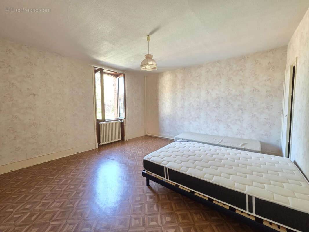 Maison à SAIL-LES-BAINS