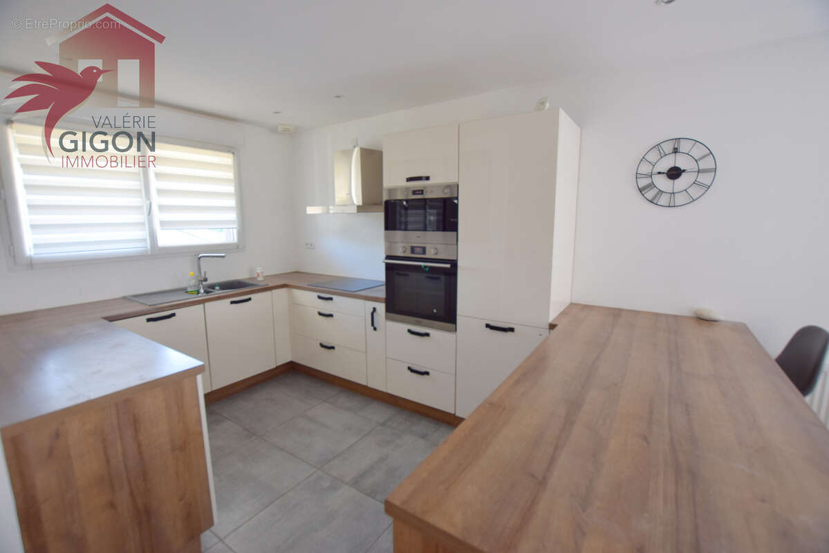 BELLE MAISON CONTEMPORAINE CONSTRUITE en 2018... offrant des prestations récentes, des volumes agréables et un - photo 2