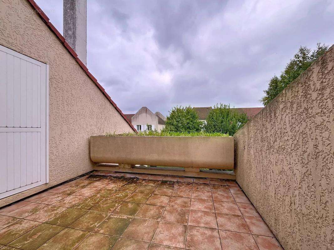 Maison à VOISINS-LE-BRETONNEUX