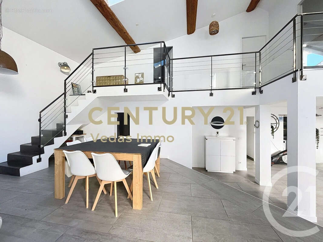 Maison à SAINT-JEAN-DE-VEDAS