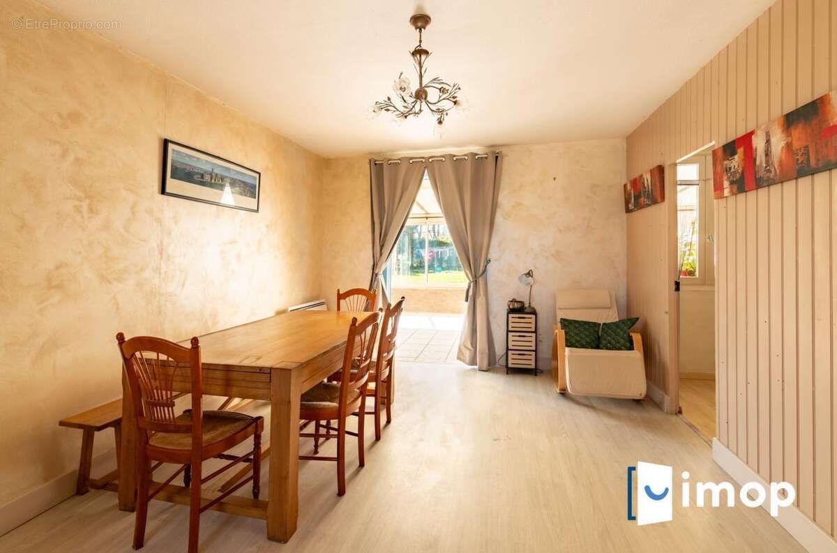 Maison à SAINTE-SOULLE