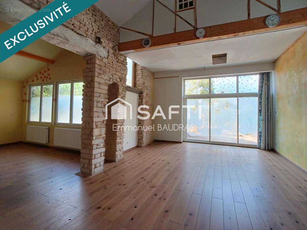 Photo 2 - Commerce à LUGNY