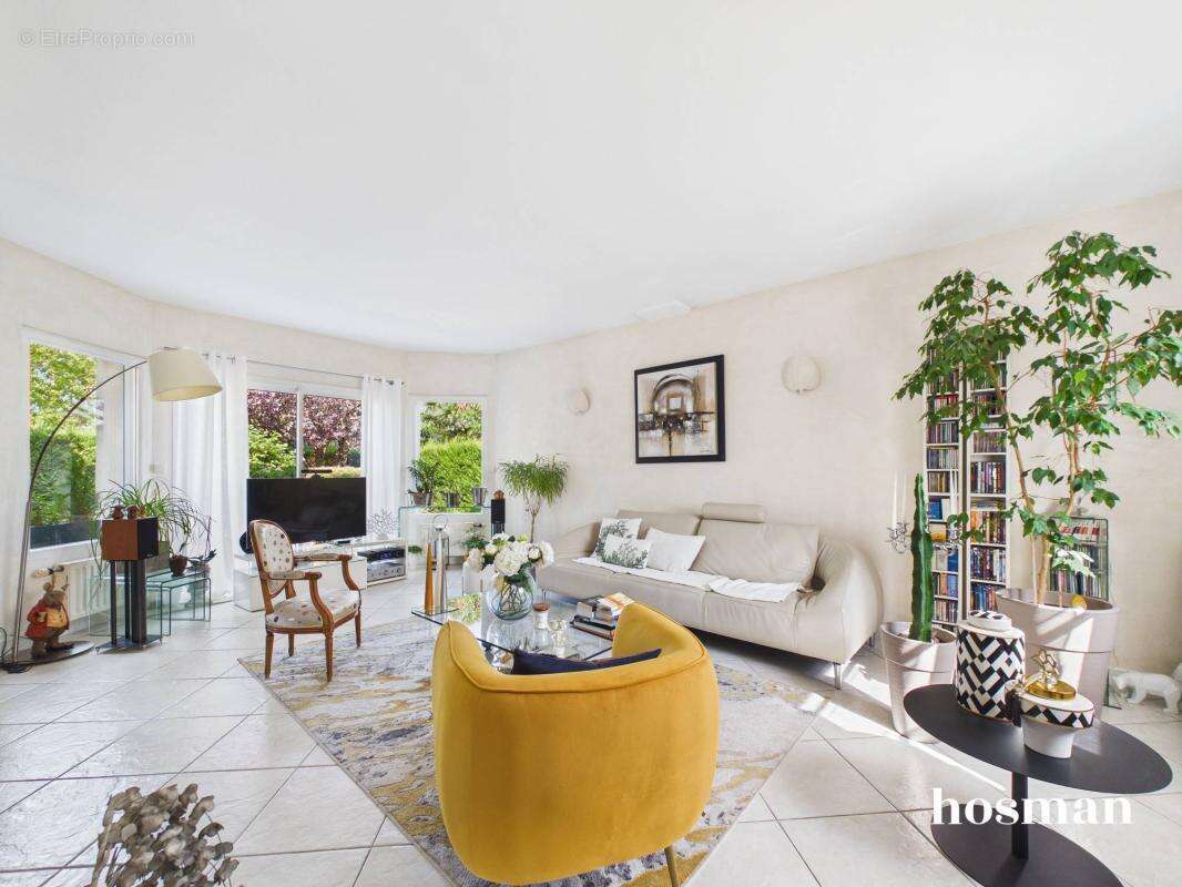 Maison de 135m² avec 4 chambres, jardin paysagé et garage - Proche St Joseph de Poterie à Nantes - photo 5