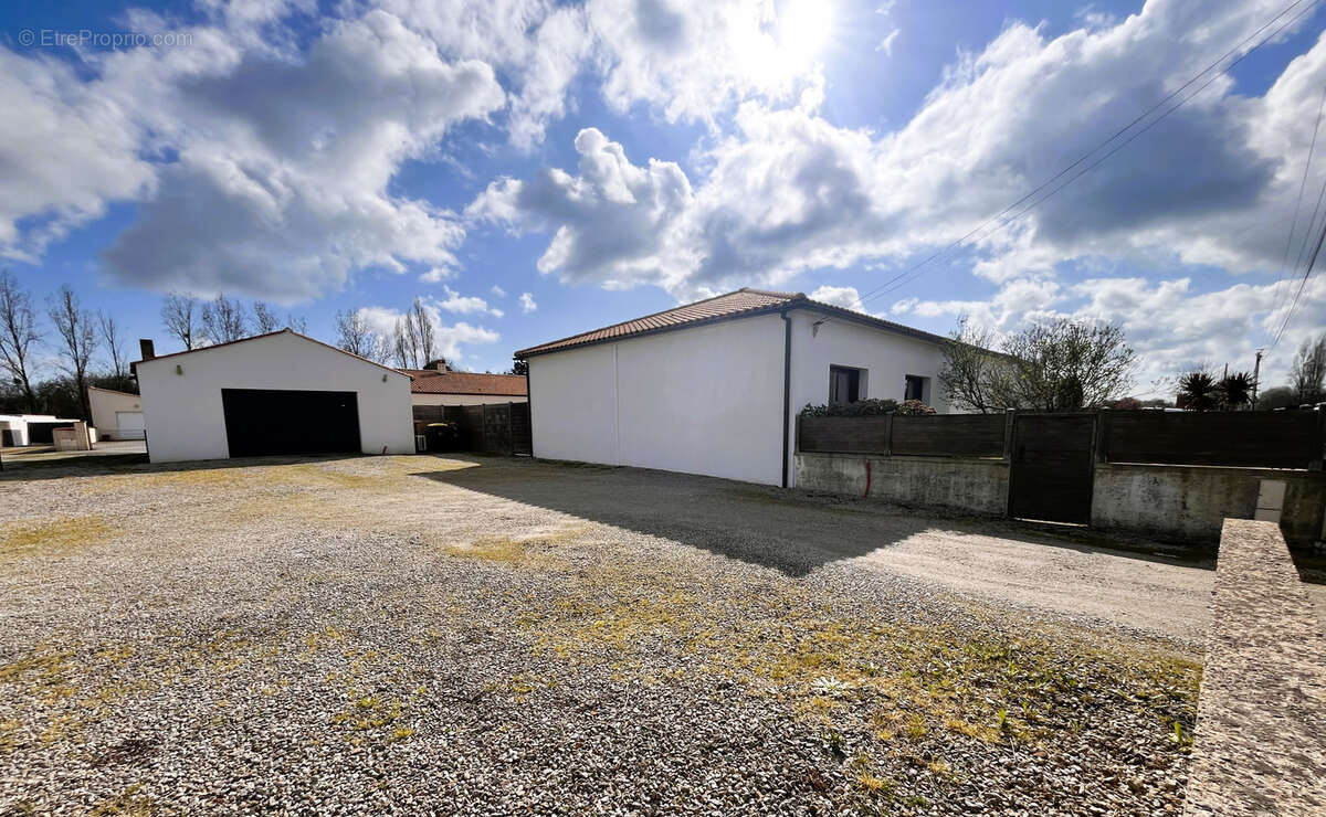 Maison à LE GIROUARD