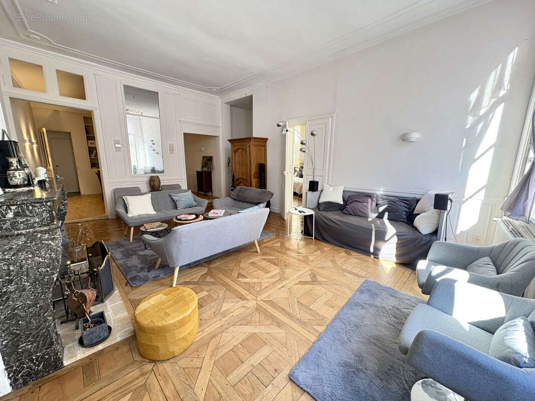 Elégant appartement de 155 m2 quartier Halles Centrales - photo 12