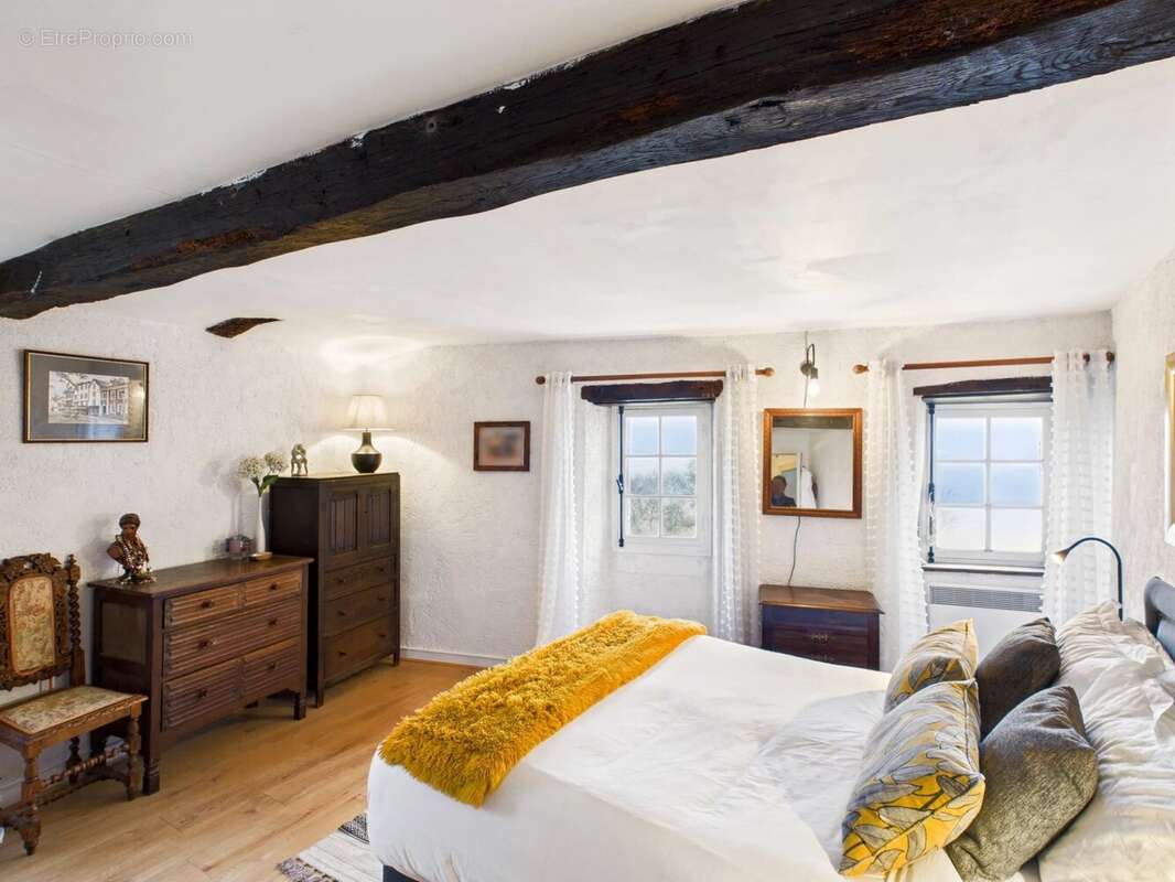 Maison à NANTEUIL-AURIAC-DE-BOURZAC