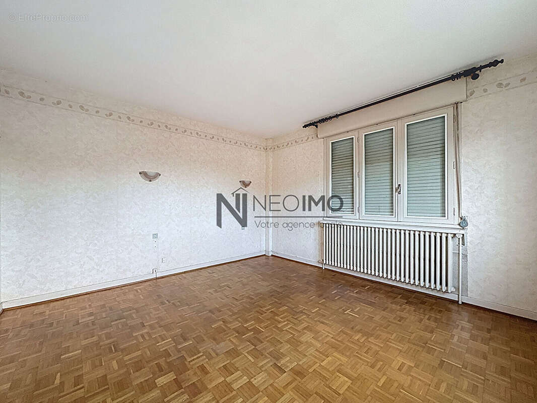 Maison à NEUFCHATEAU