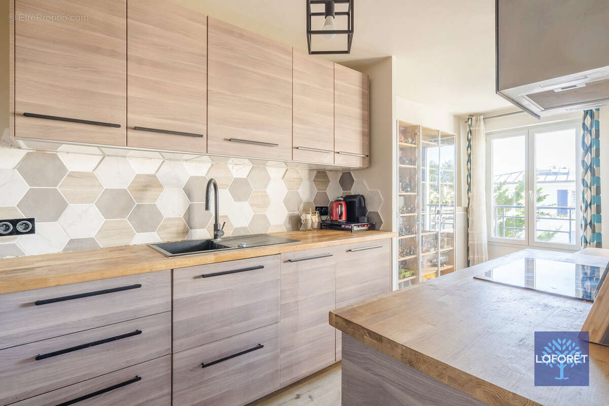 Appartement à LES PAVILLONS-SOUS-BOIS