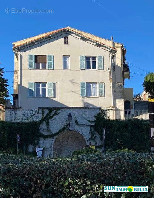 Maison à SAINT-LAURENT-DU-VAR