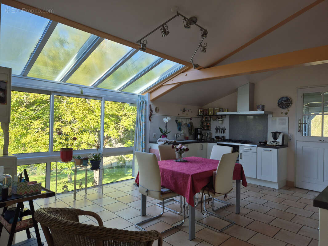 Dordogne, Périgueux, Montagrier, Maison de plain pied 205 m2, 4 chambres, terrain arboré clos, piscine sel - photo 5
