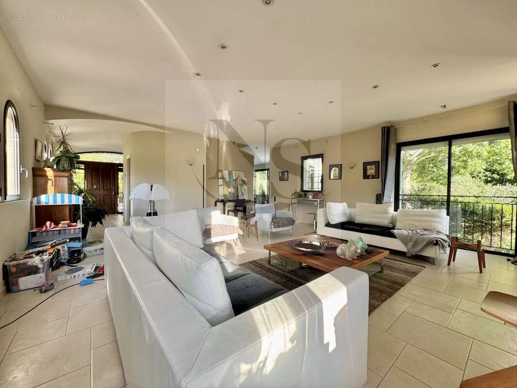 Maison à LE THOLONET