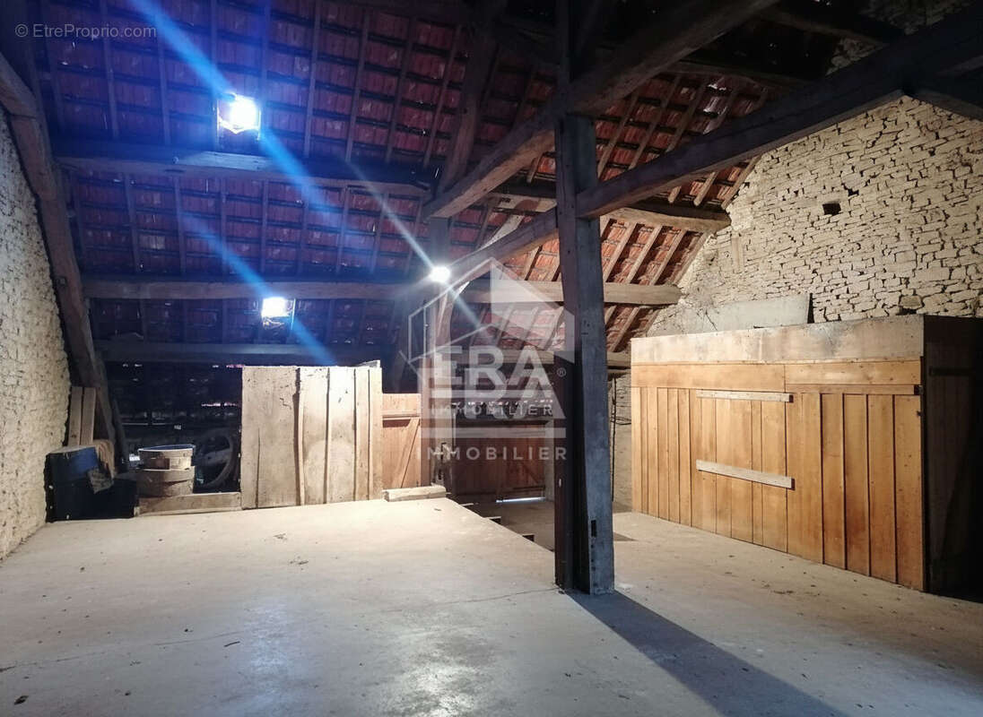 Maison à VALLEROIS-LE-BOIS