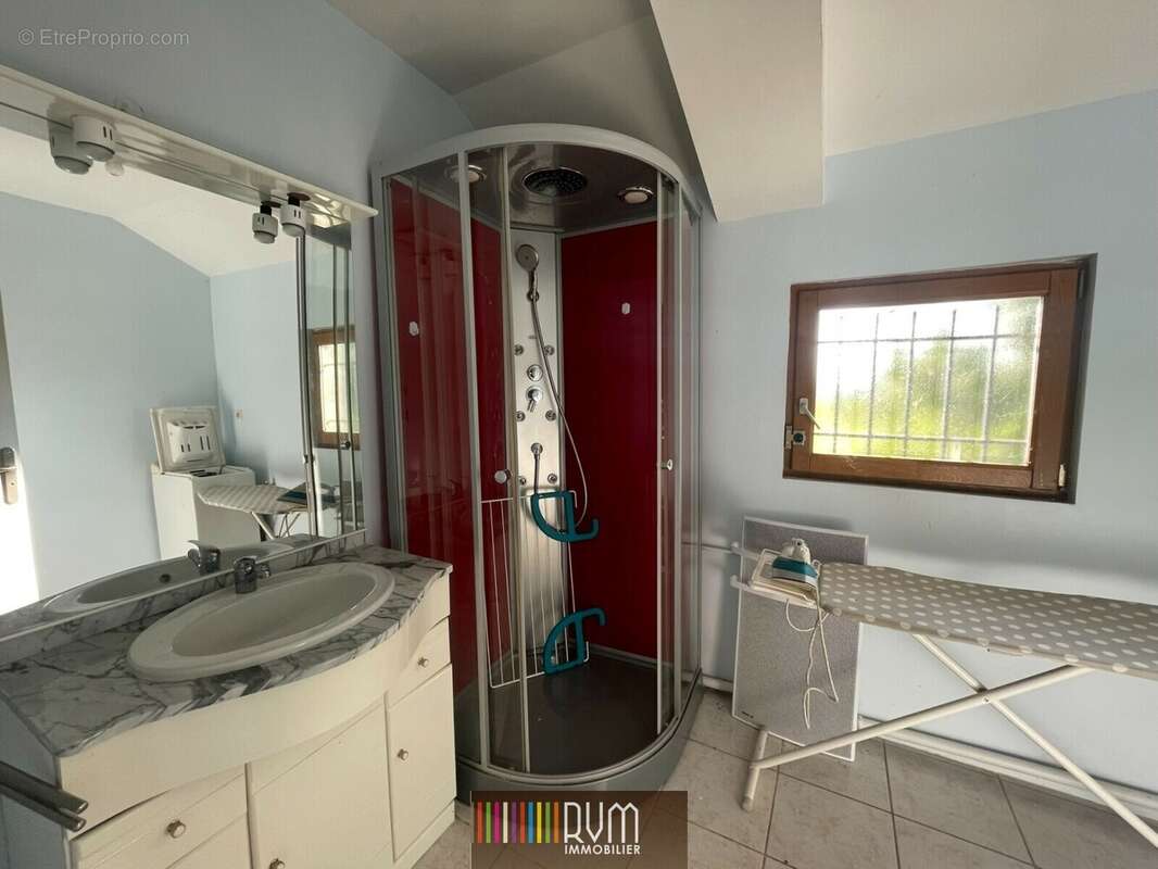 Maison à SAINT-ETIENNE-DU-BOIS