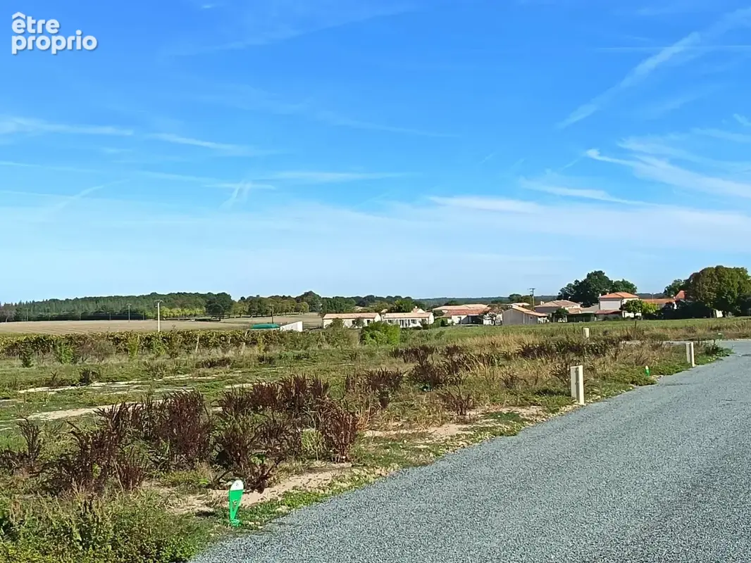 Photo Terrain à Grezac au prix de 49 900€