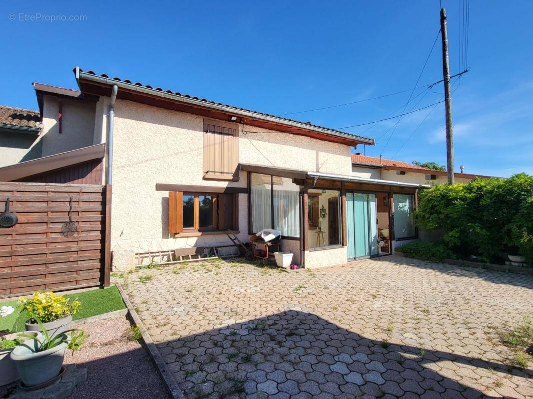 Maison à CHALAMONT
