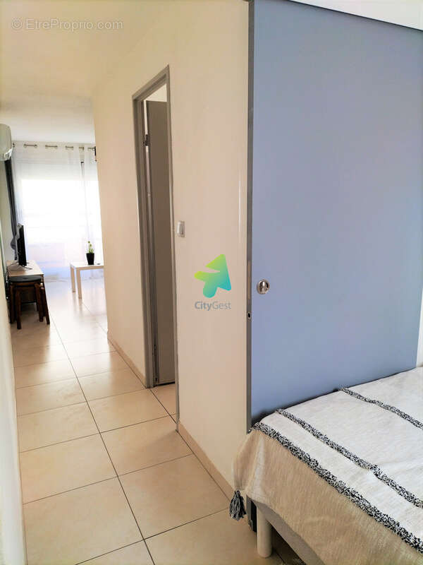 Grand Studio Cabine 25.52m2 avec Balcon et Place de parking - photo 7