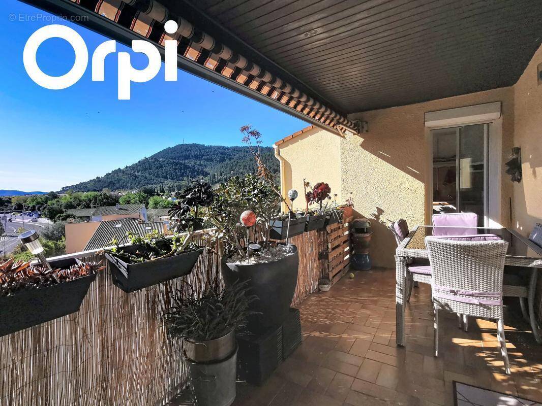 Appartement à SOLLIES-PONT