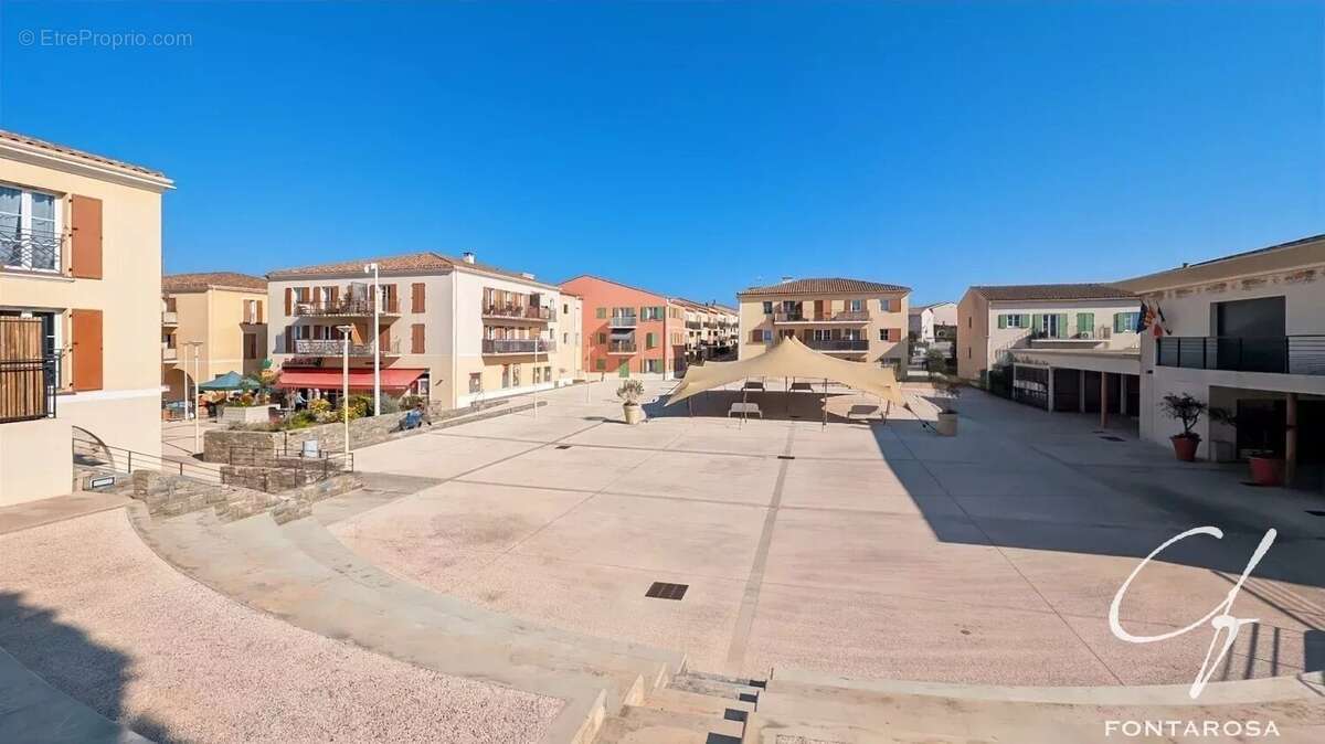 Appartement à ROQUEBRUNE-SUR-ARGENS