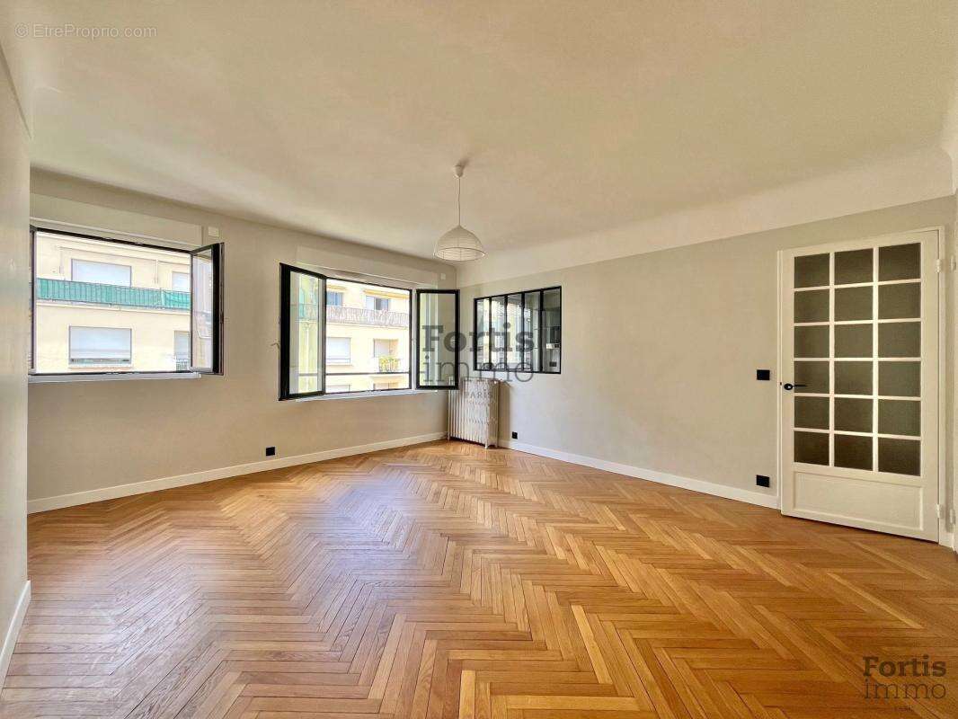 Paris 7 - 3 pieces au dernier etage sur cour avec ascenseur - photo 3