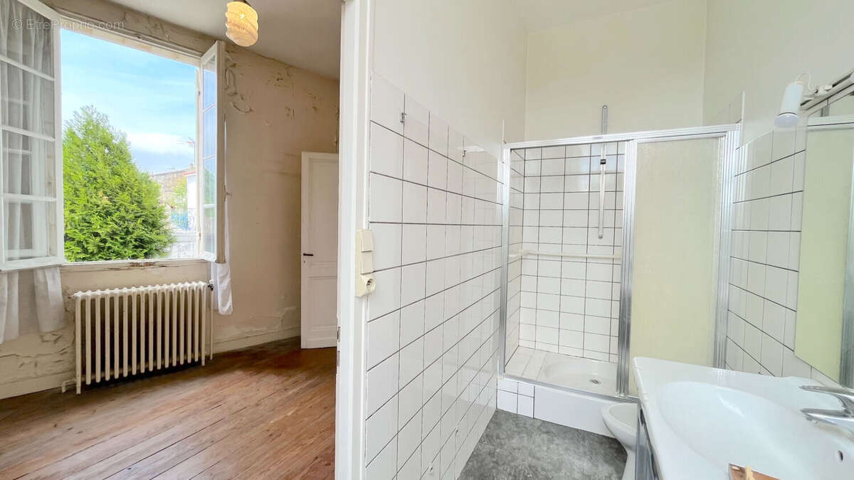 A vendre maison en pierre de 317 m2 avec jardin et dépendances - secteur blaye - photo 8