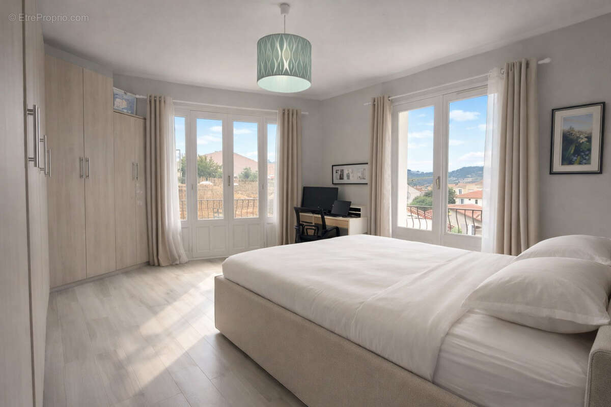 Appartement à VALLAURIS