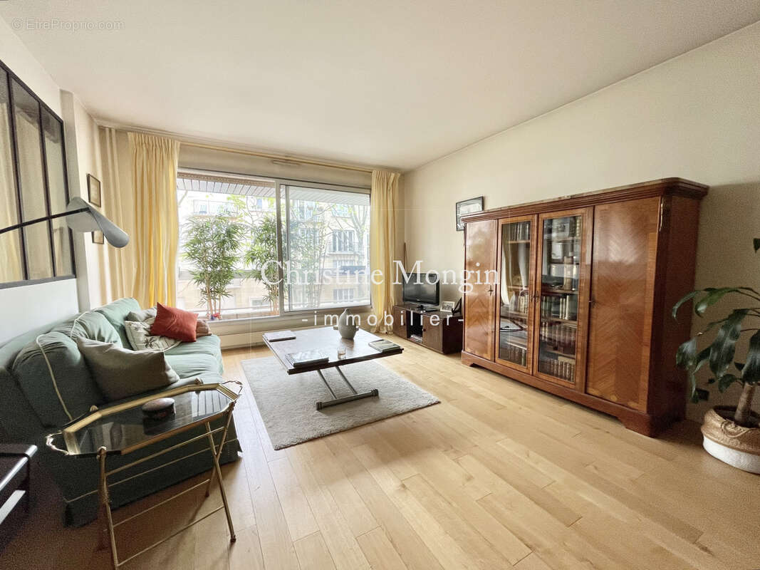 Appartement à NEUILLY-SUR-SEINE