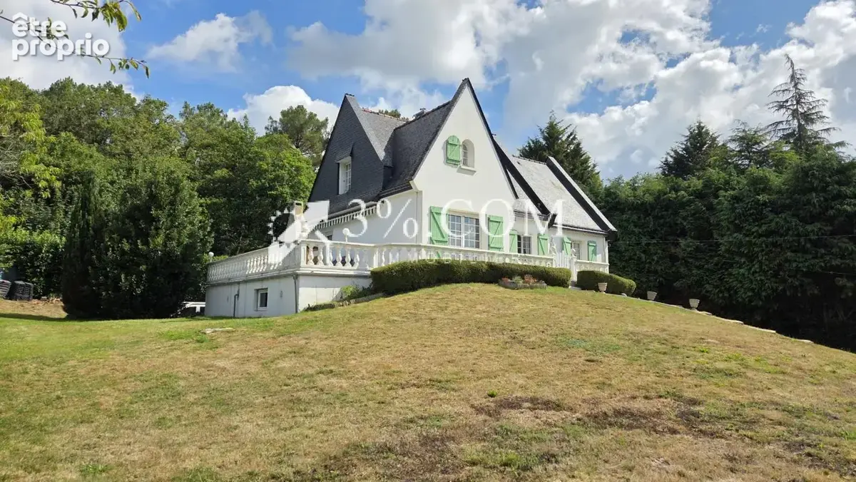 Maison à SAINT-JACUT-LES-PINS
