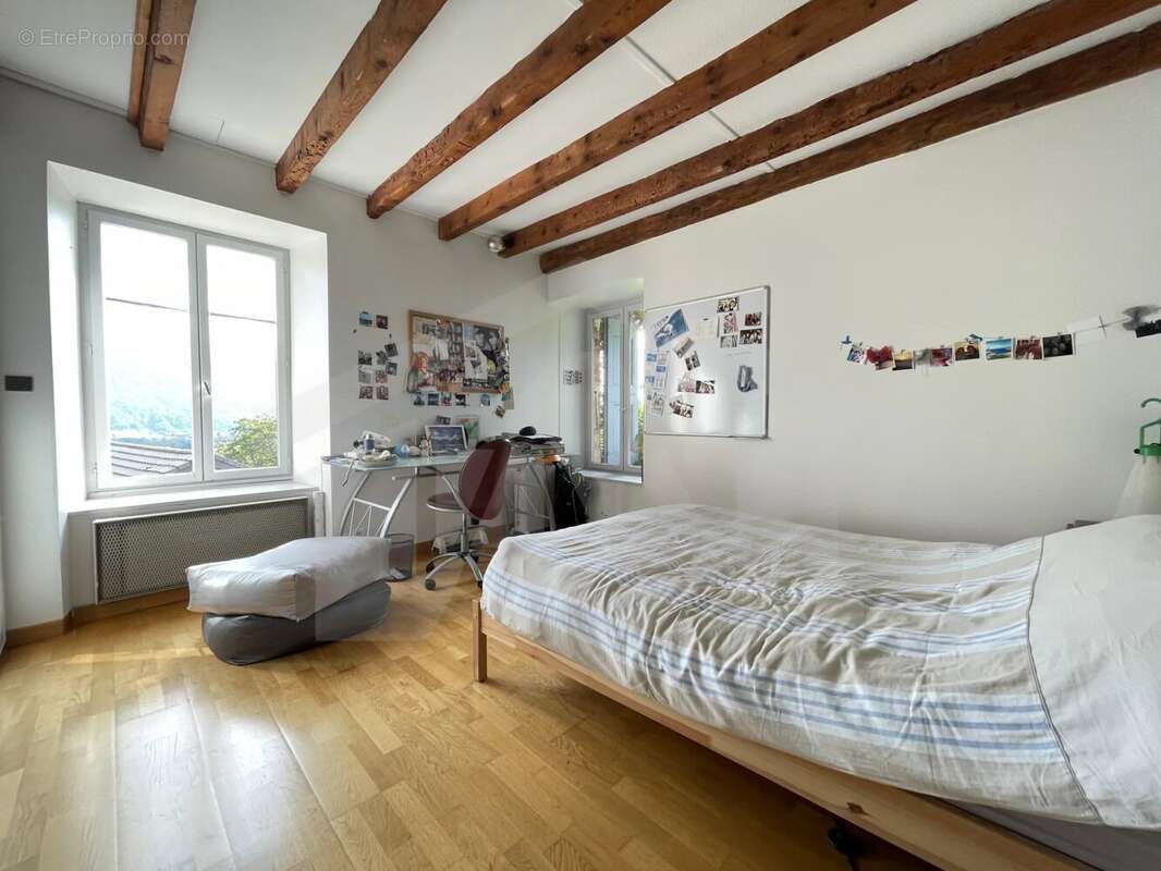 Maison à SAINT-NAZAIRE-LES-EYMES