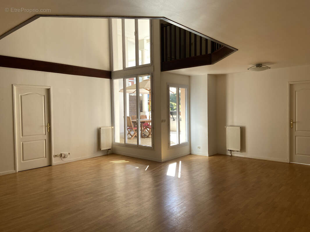 Appartement à COURBEVOIE