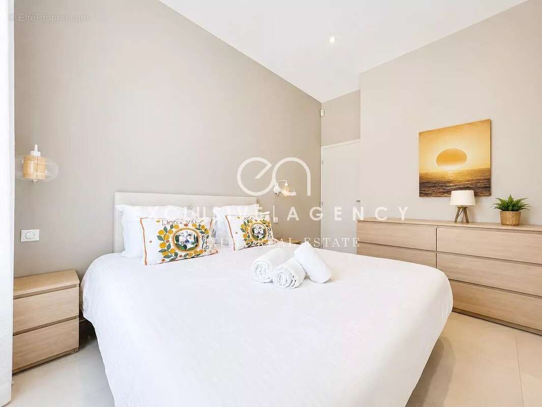 Cannes centre – superbe appartement 2 pieces vue mer & port – fort potentiel - photo 9