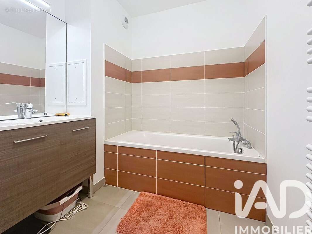 Photo 4 - Appartement à DECINES-CHARPIEU