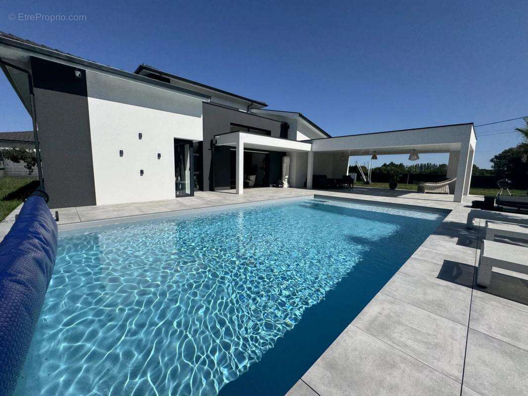 Maison à SAINT-GENES-DE-FRONSAC