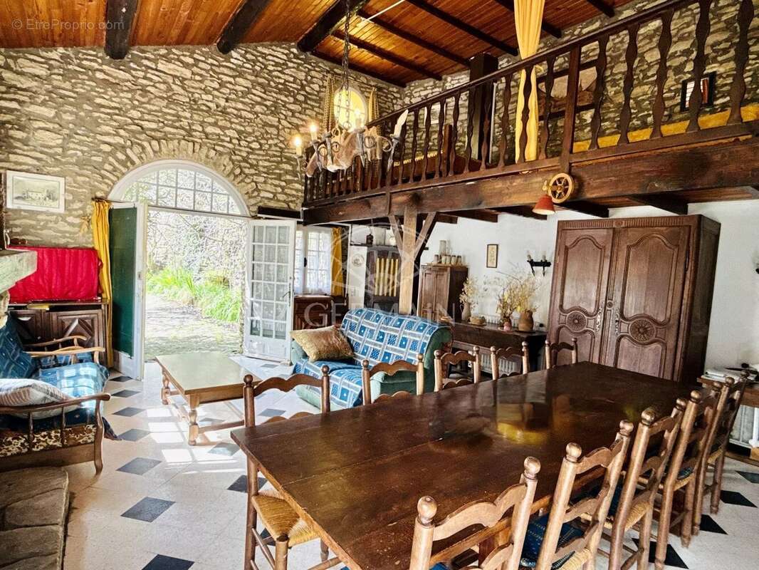 Maison à SAUMANE-DE-VAUCLUSE
