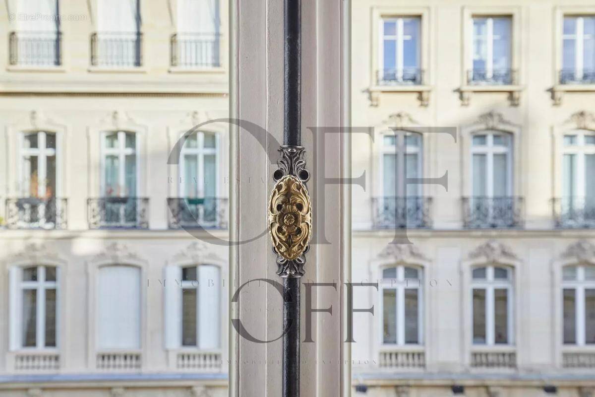 Appartement à PARIS-8E