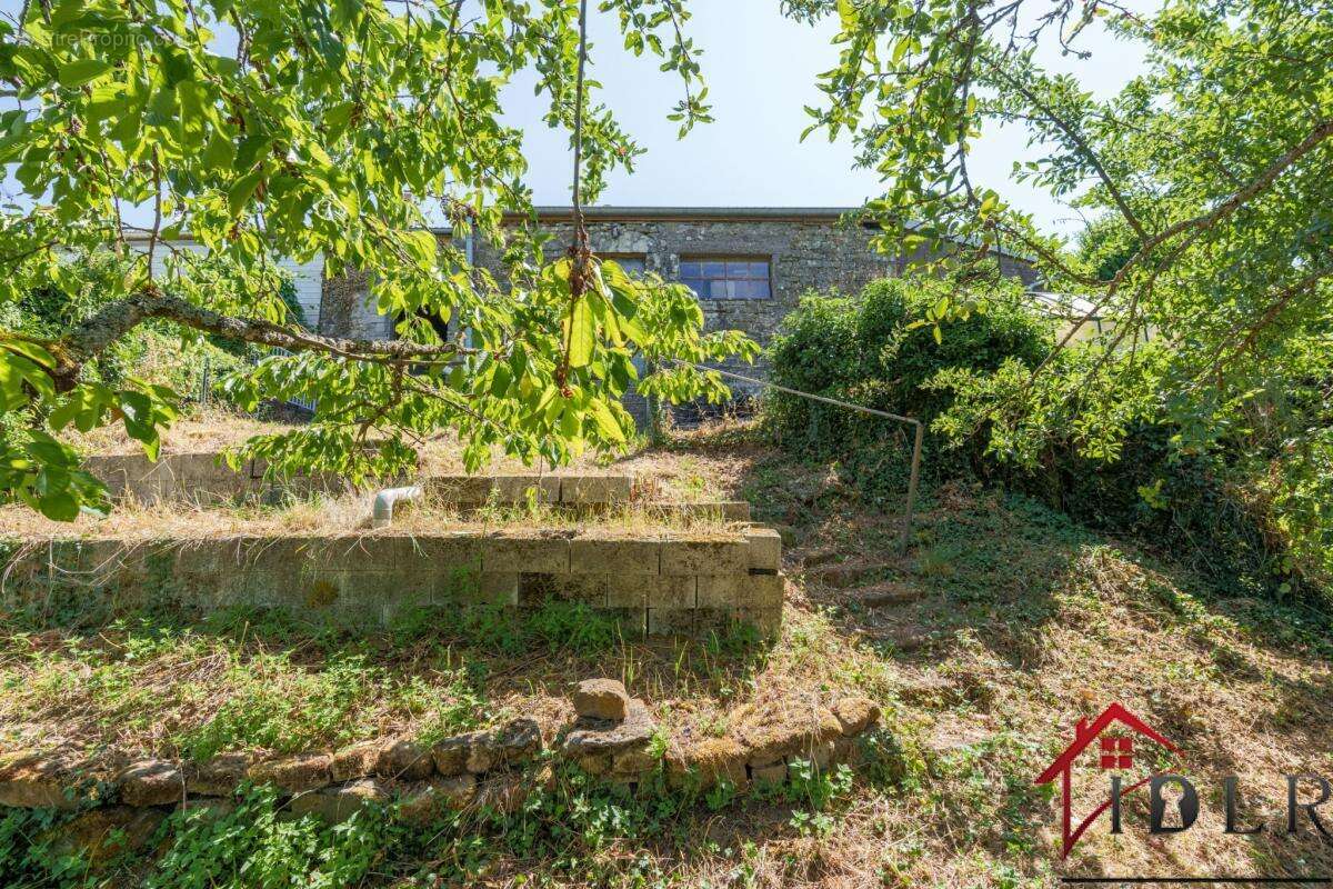 RARE   Maison de Village avec Vue et Potentiel à Coiffy-le- - photo 19