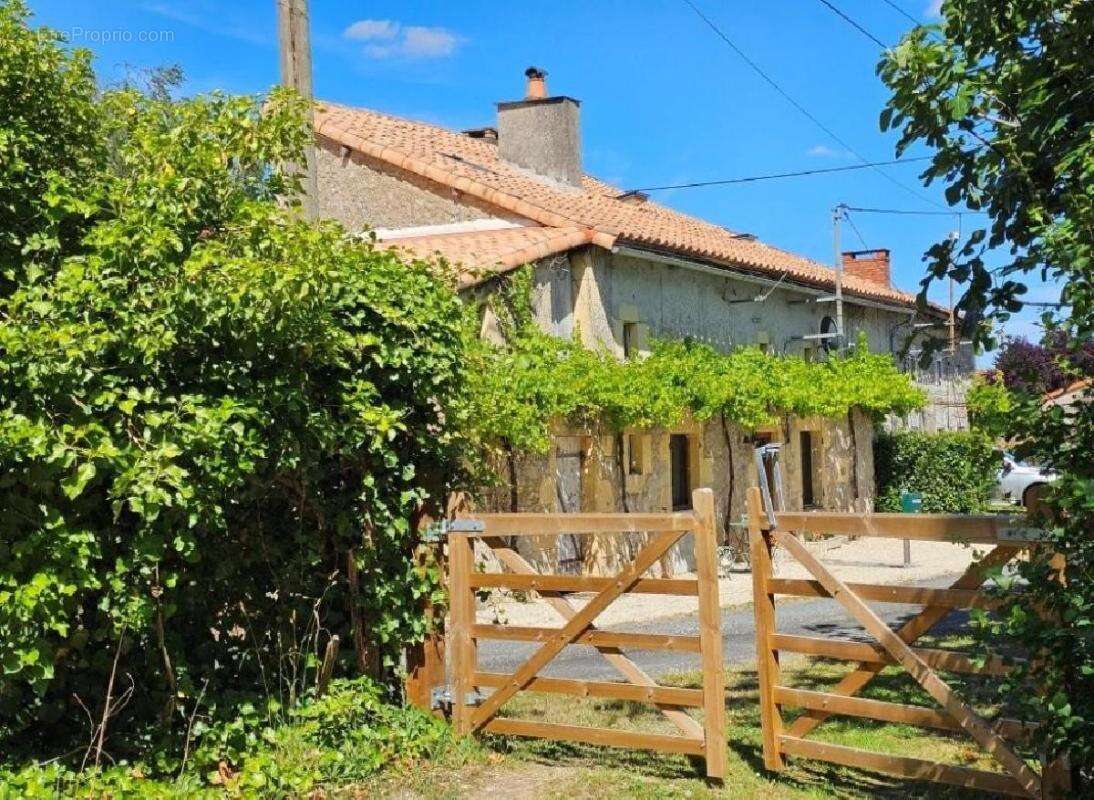 Maison 73 m² à Blanzay  - photo 4