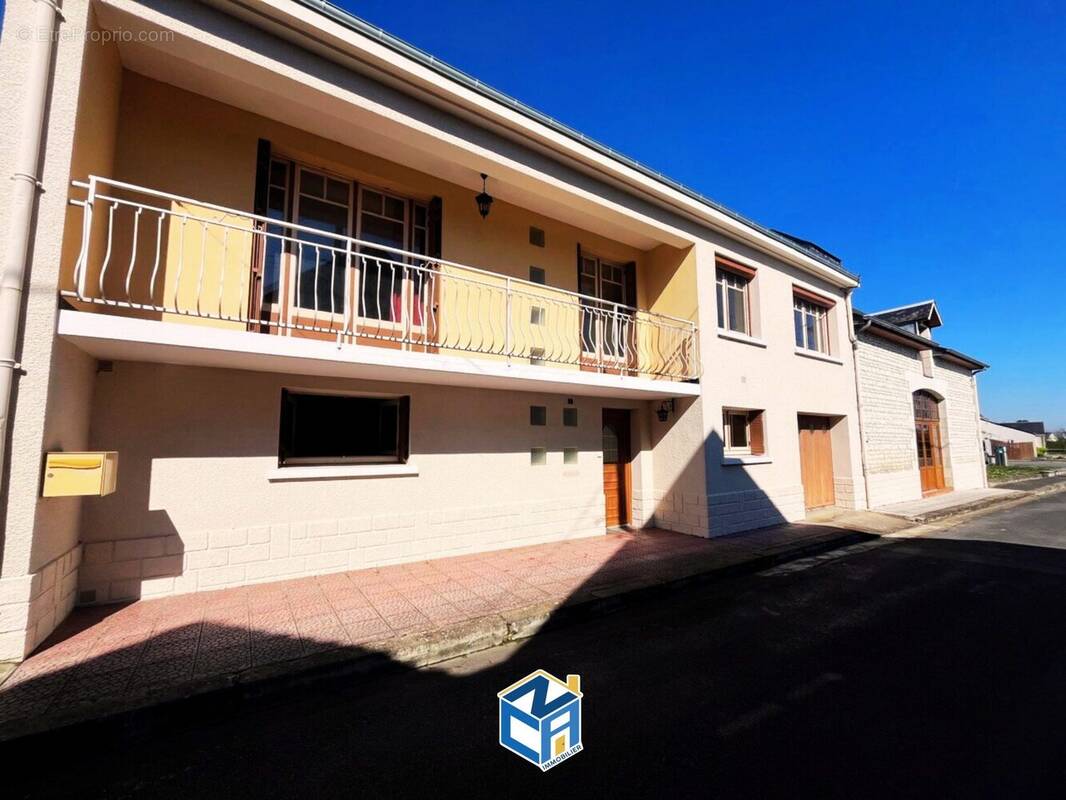 Maison à LA TOUR-SAINT-GELIN