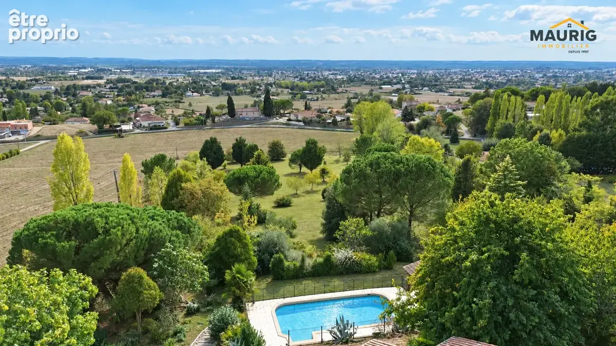 Propriété d’exception   Vue dominante sur Marmande   Piscine & parc paysager - photo 7