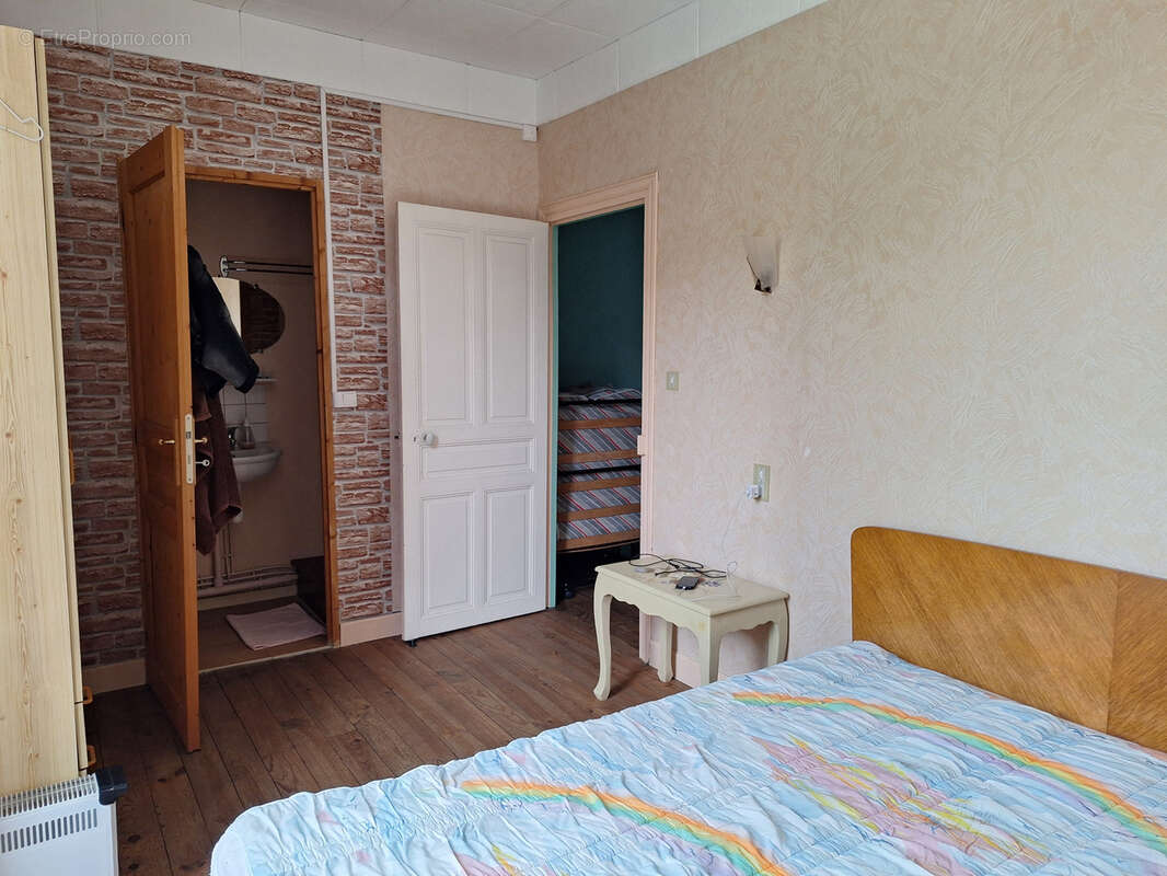 Maison de ville en bord de rivière avec cour, spa et caves - photo 25
