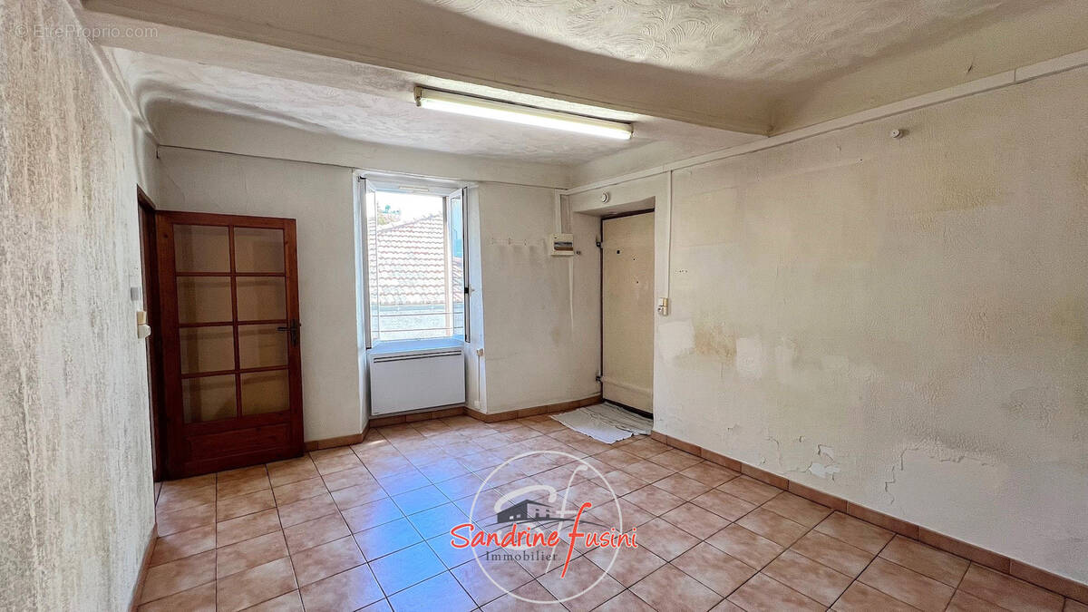 Appartement à SAINT-LAURENT-DU-VAR