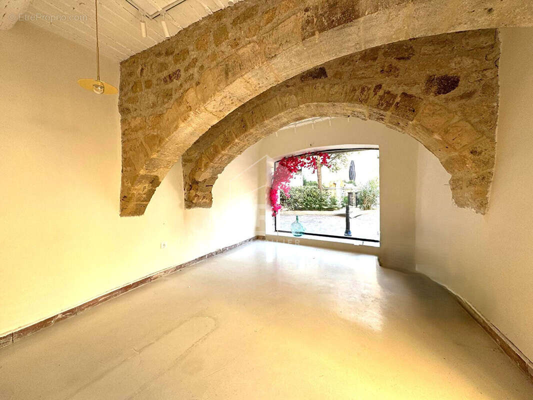 Autre à SALON-DE-PROVENCE