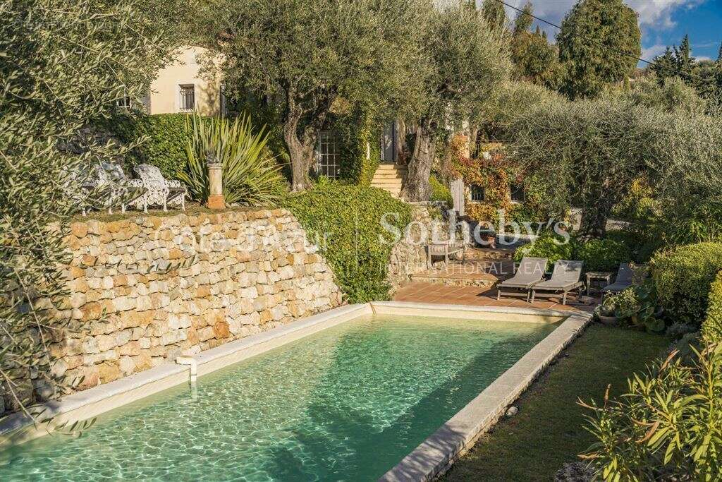 Maison à CHATEAUNEUF-GRASSE