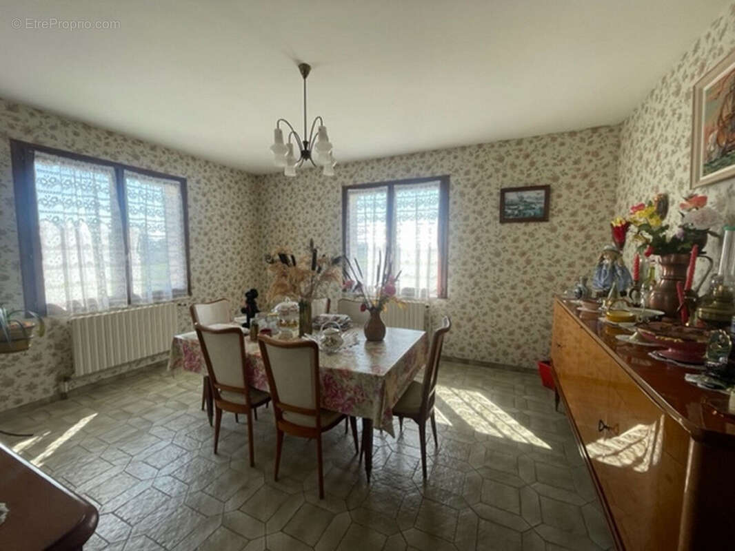 Maison à FERE-CHAMPENOISE