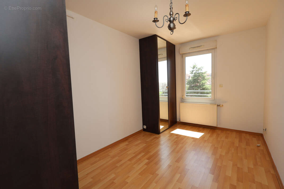Montigny centre  appartement climatisé avec terrasse 3 chambres 2 garages ascenseur - photo 10