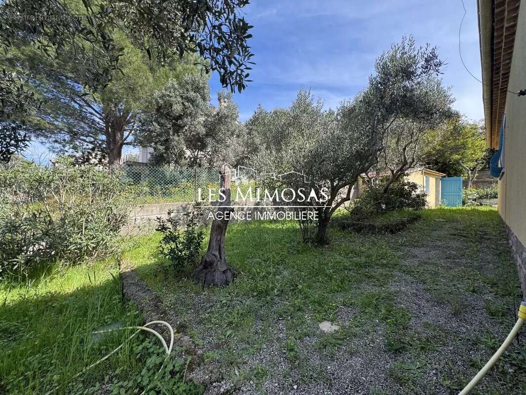 Maison à ROQUEBRUNE-SUR-ARGENS