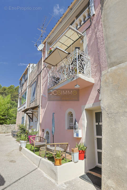 La farlède   maison de ville t4 de  111m2 2 avec terrasse et  balcon - photo 8