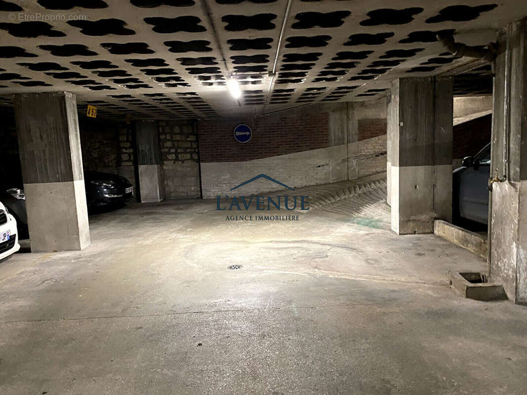 Parking à PARIS-15E