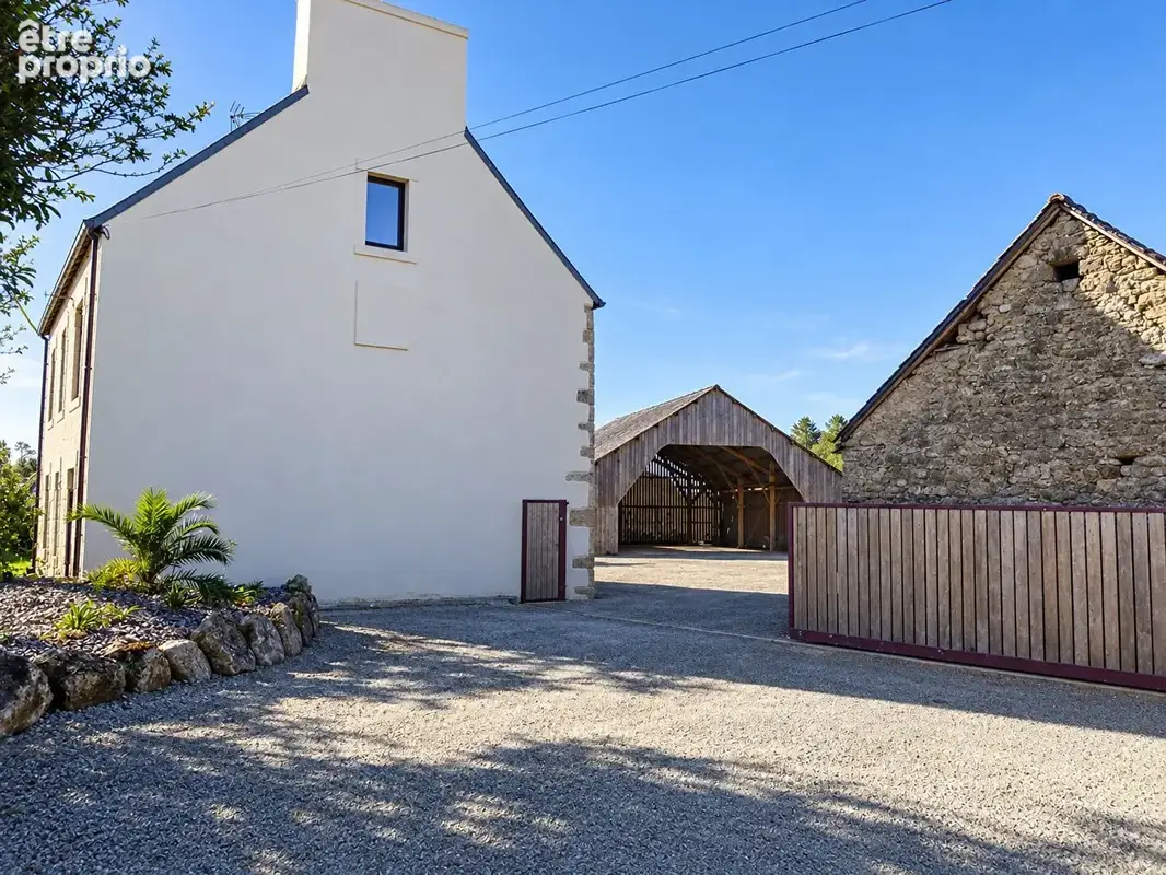 LE JUCH - Corps de ferme restauré - 186 m² - Dépendances - Terrain d'environ 6 000 m² - photo 2