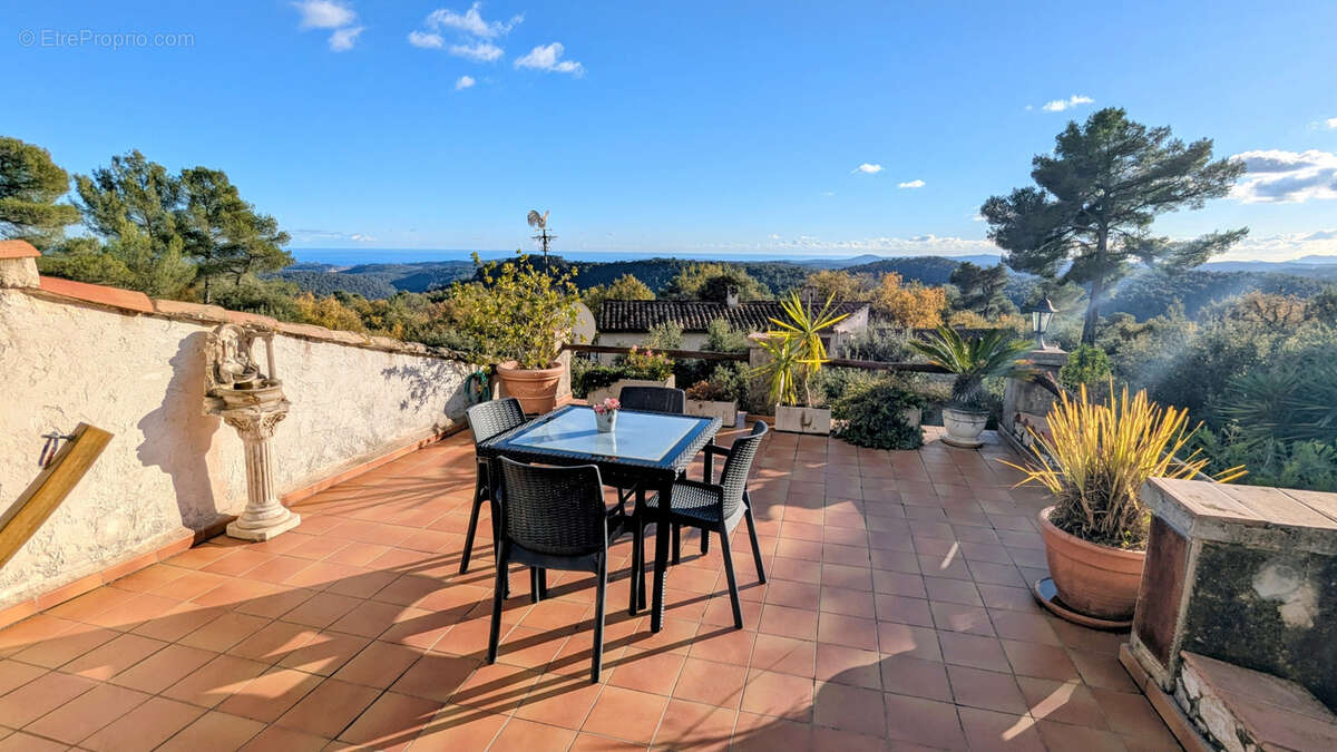 Maison à TOURRETTES-SUR-LOUP